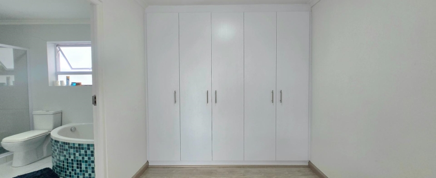 4 Bedroom Property for Sale in Franskraal Western Cape